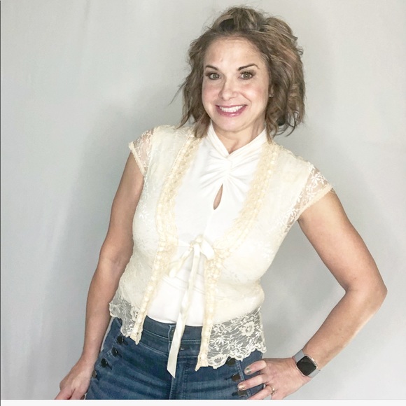 CREAM LACE SHRUG - Picture 2 of 5